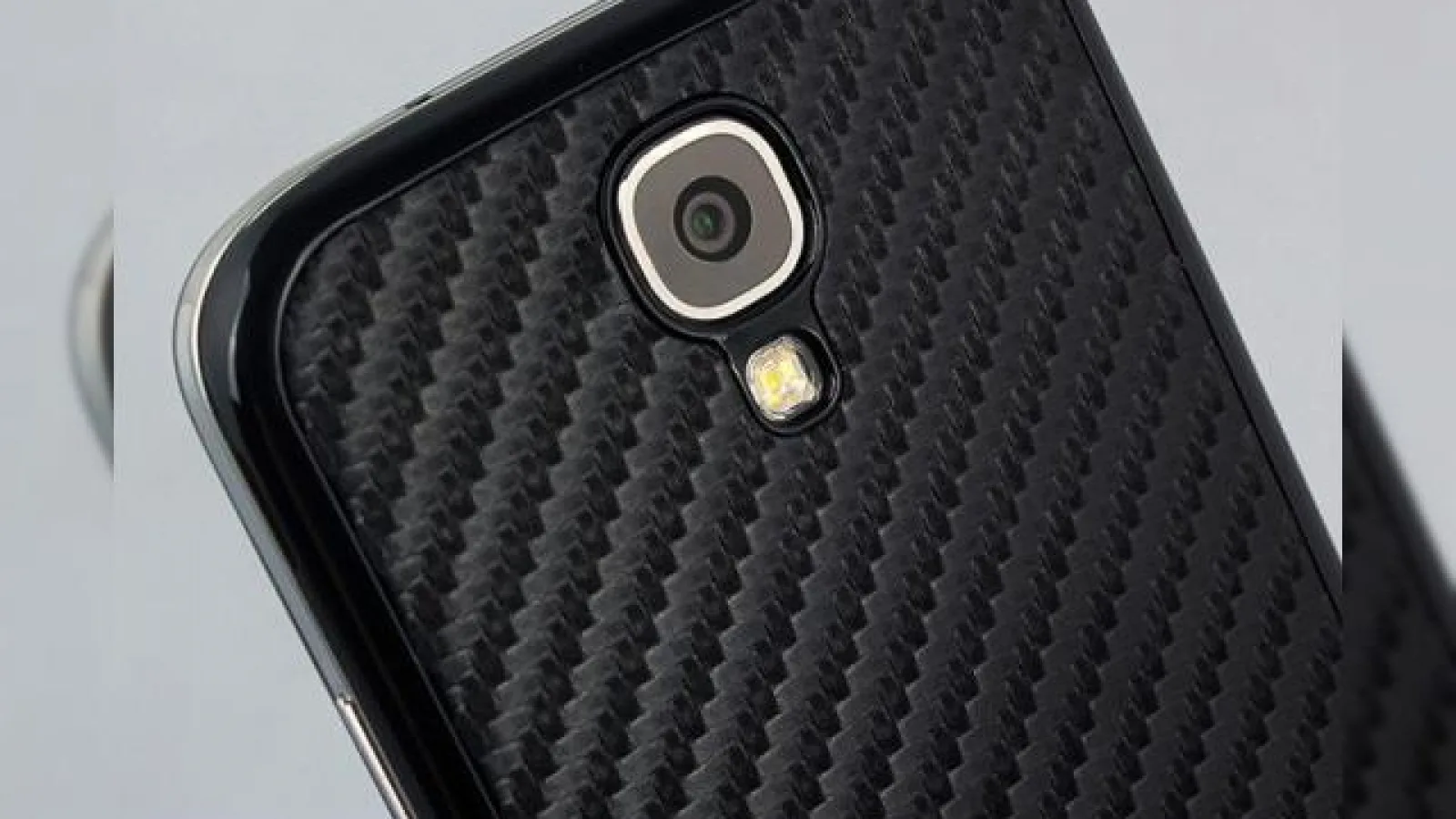 Pa pa plastic! Samsung cumpără un producător de fibră de carbon!