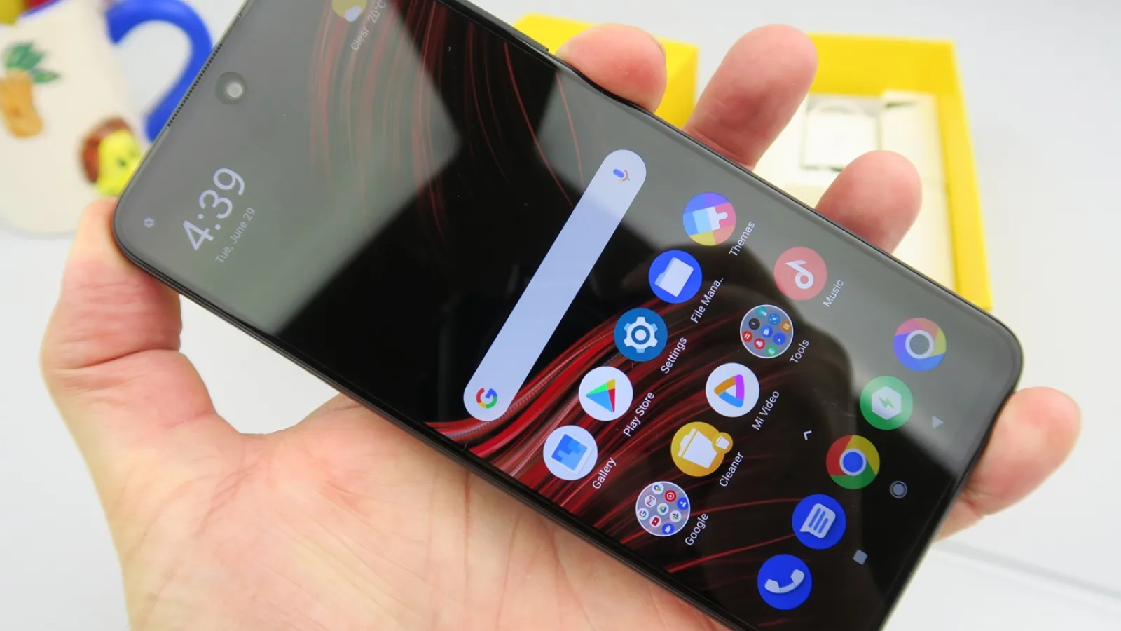 POCO M3 Pro 5G: Display sacrificat pentru cost
