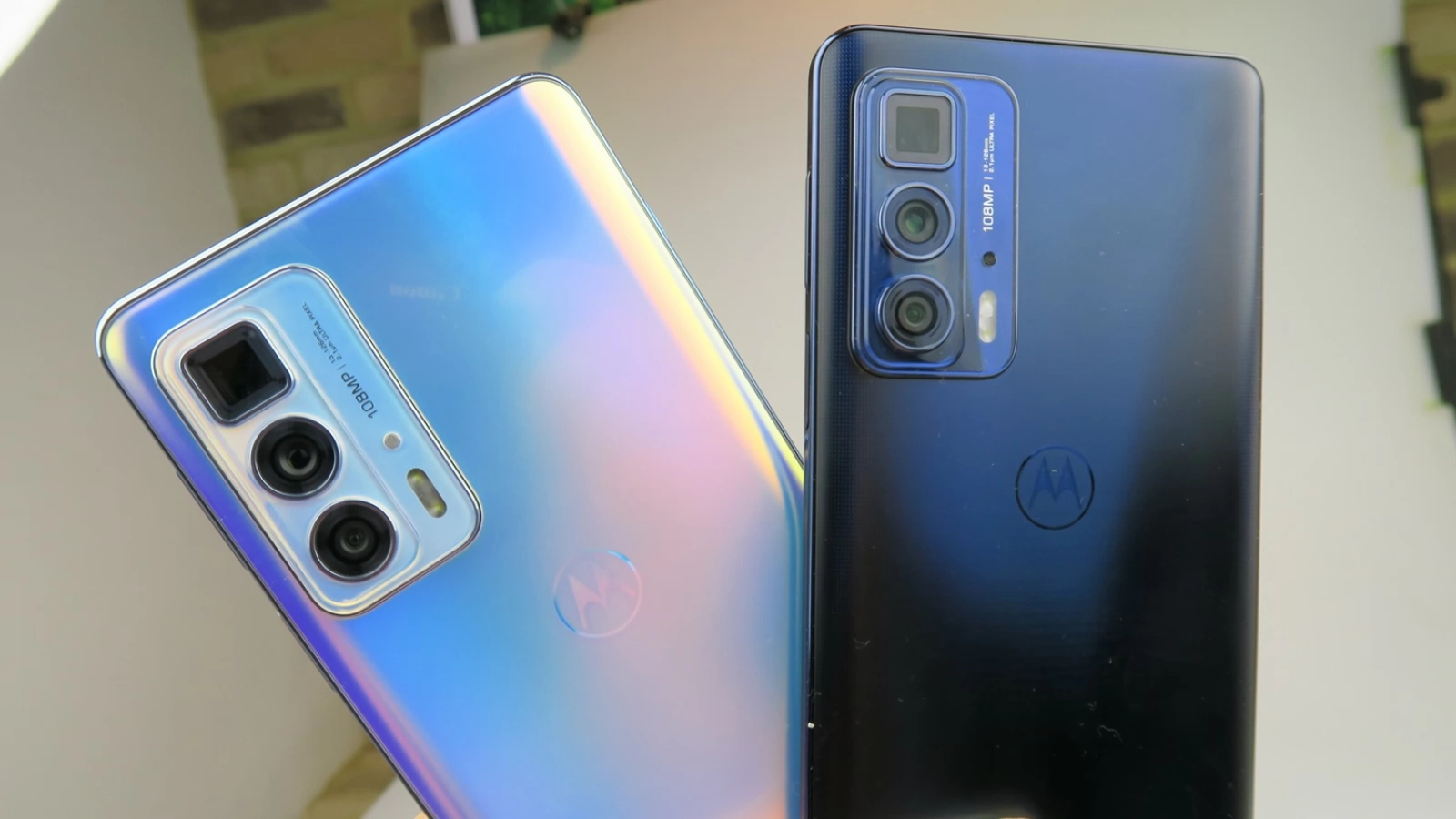 Motorola Edge 20 Pro: Design ceva mai cuminte faţă de predecesor