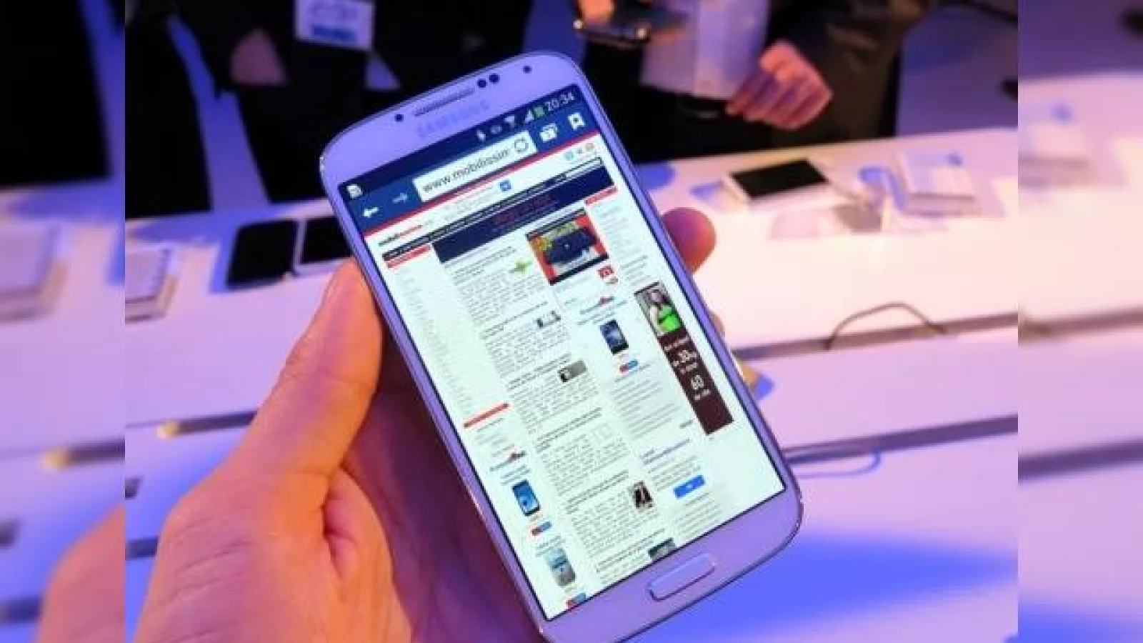Vânzările lui Galaxy S4 dezamăgesc analiștii; Samsung pierde capital de piață echivalent cu valoarea companiei Sony!