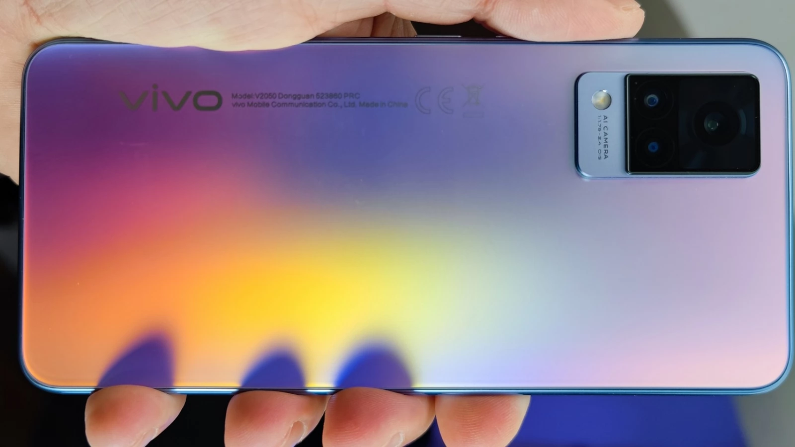 vivo V21 5G: Design de fashionista, ultrasubțire şi cu priză bună