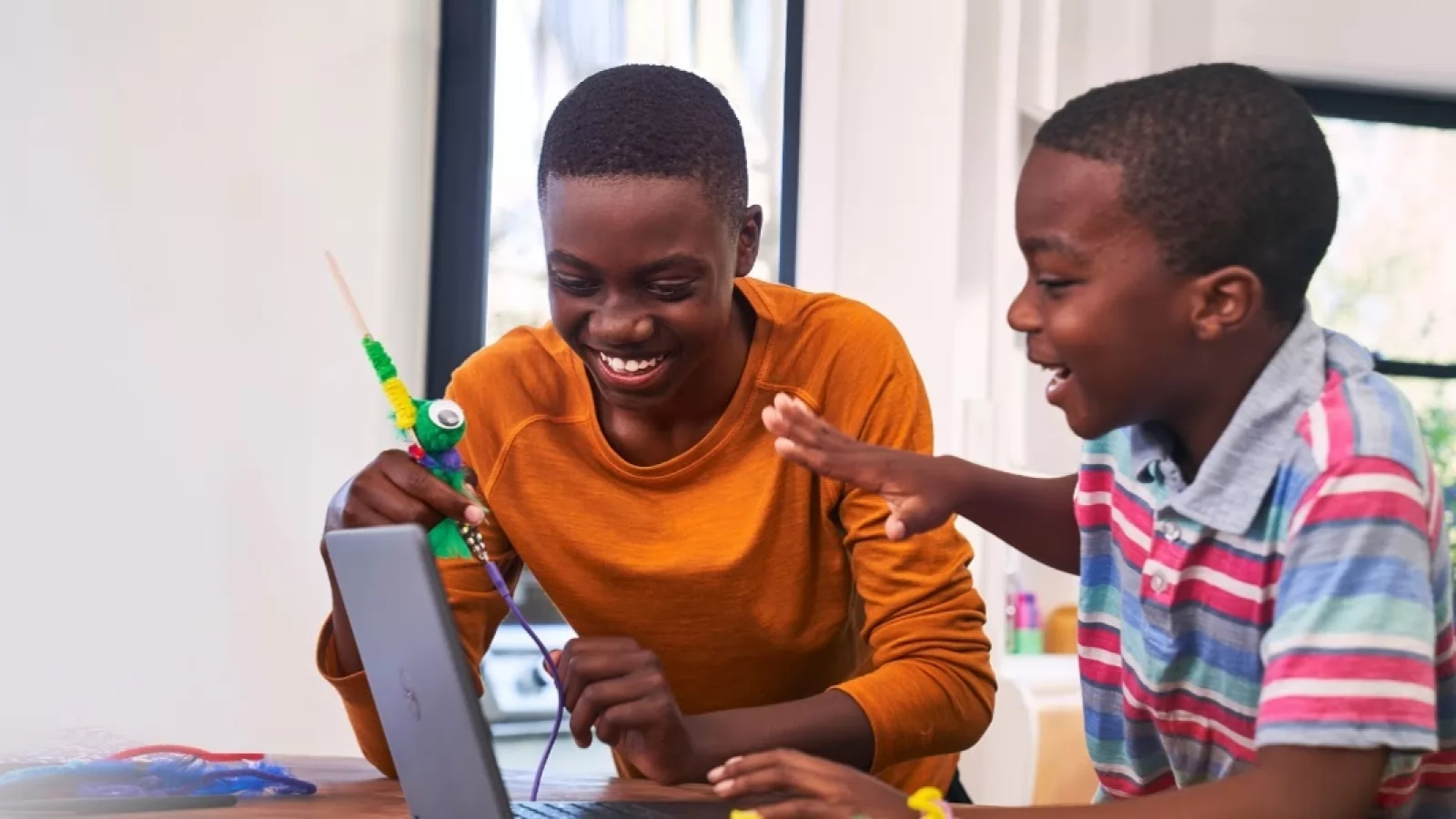 Microsoft va ţine un eveniment axat pe educaţie pe 9 noiembrie; Acolo va prezenta un Surface Laptop SE, Windows 11 SE