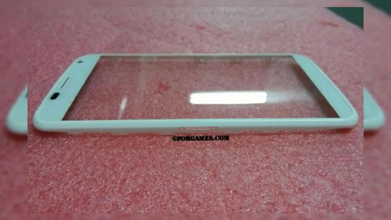 Moto X din nou pe web, În imagini cu panoul sau frontal