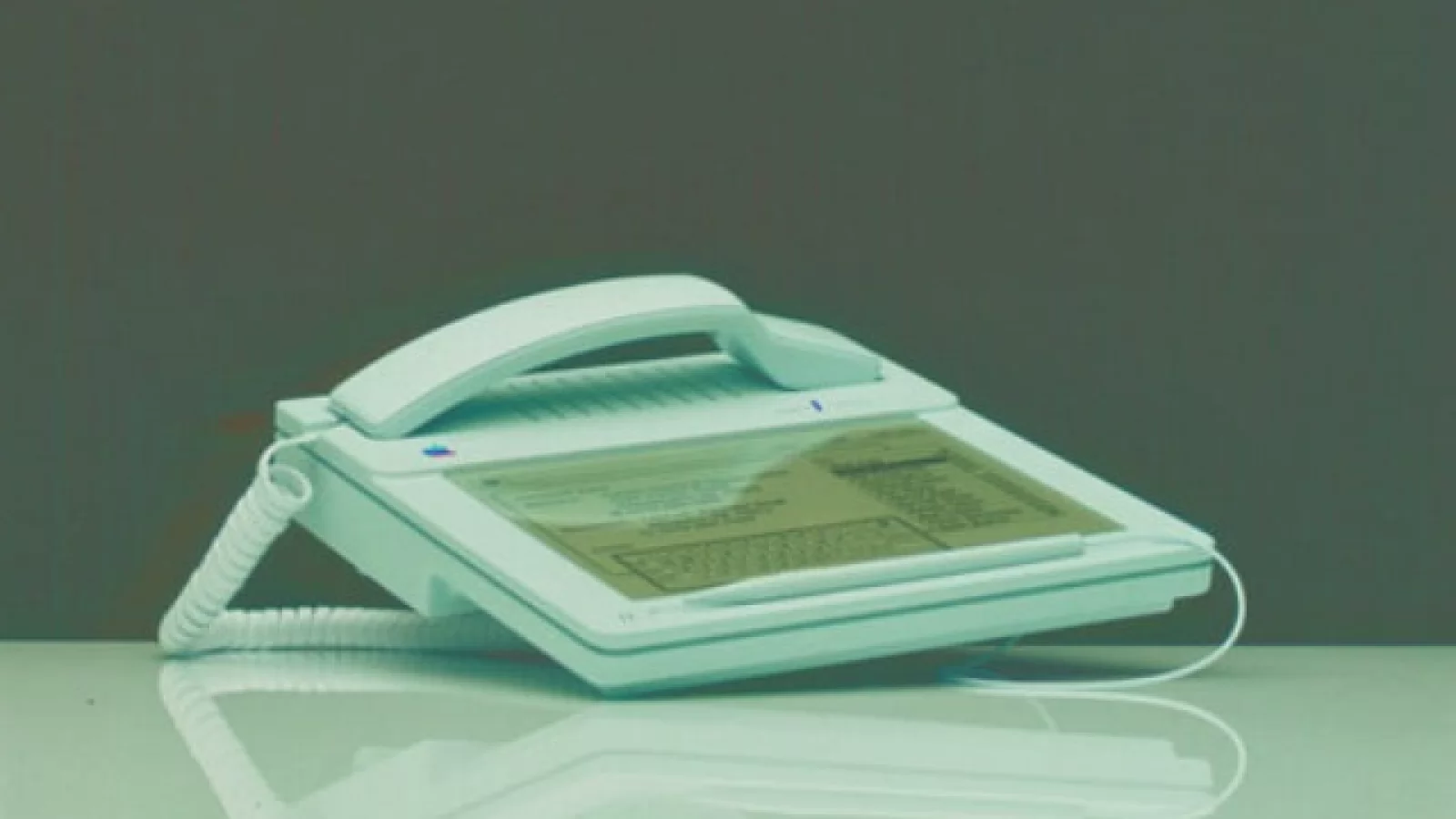 știați că: primul "iPhone" datează din 1983 și era un telefon fix Apple