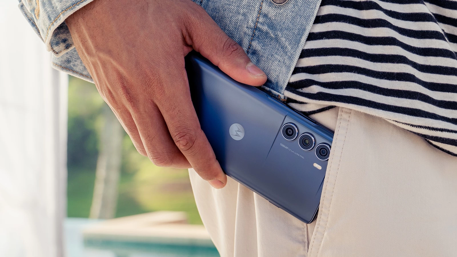 Preț și disponibilitate Motorola Moto G200 în România 
