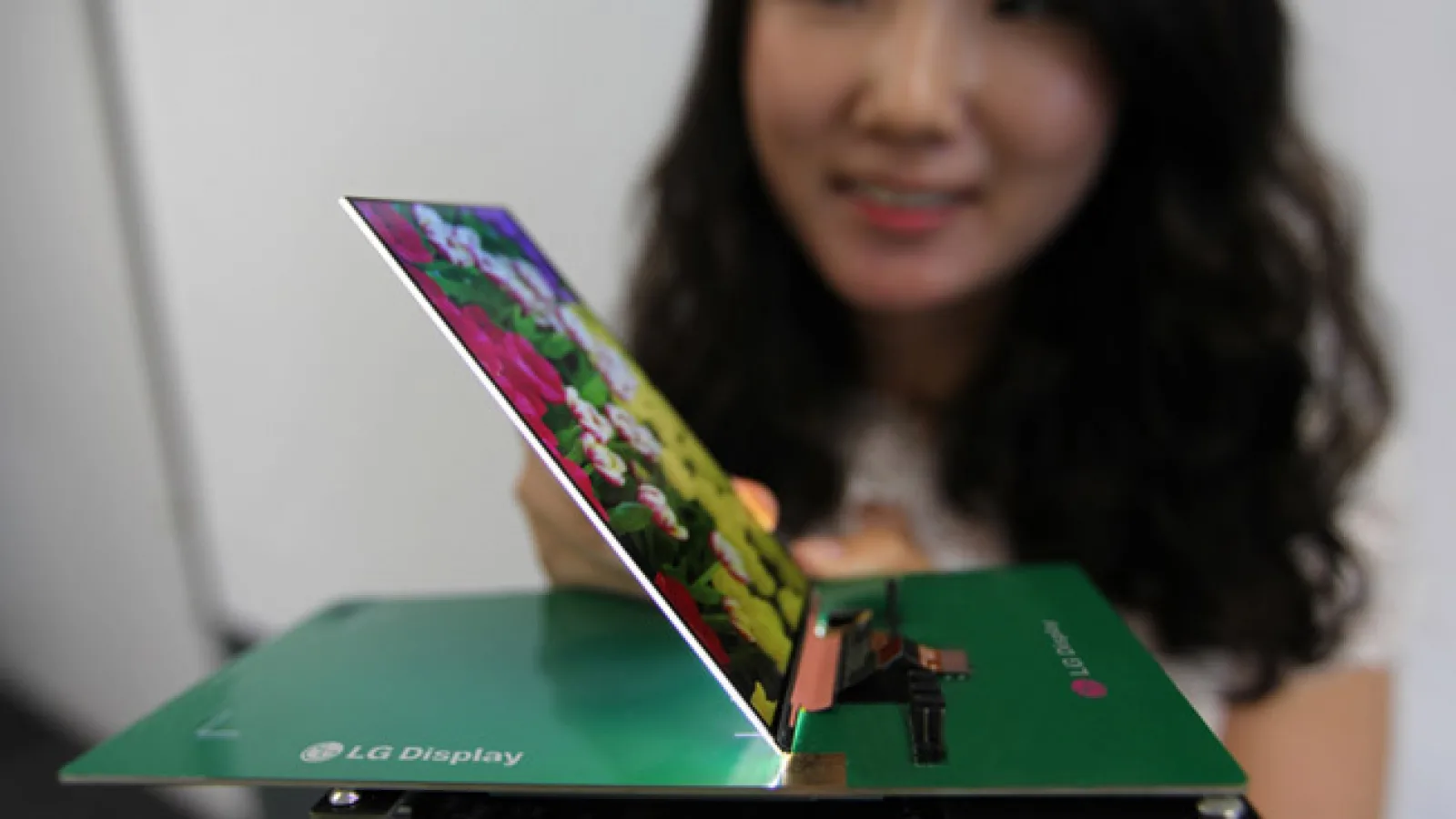 LG Display prezintă cel mai subțire panou LCD Full HD; Ar putea fi folosit pe Optimus G2