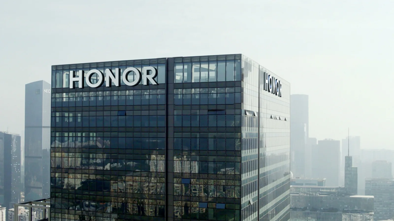 Honor se pregăteşte să intre pe piaţa din România (din nou), cu servicii Google pe telefoanele sale