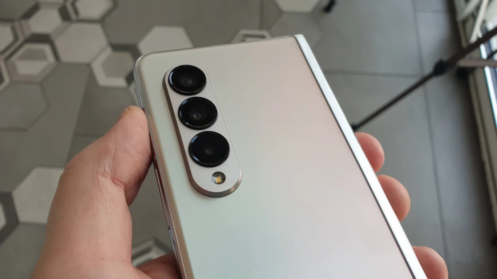 Samsung Galaxy Z Fold 3 are camera mai bună decât Galaxy S21 Ultra confom DxoMark!? Încă un rezultat bizar al francezilor