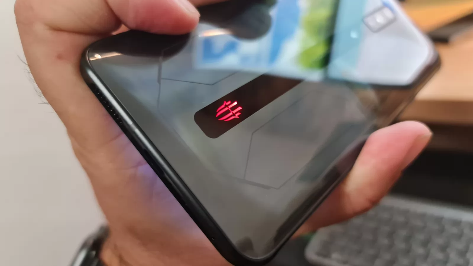 Nubia Red Magic 7 va suporta încărcare rapidă la 165W, potrivit unei certificări proaspăt acordate în China