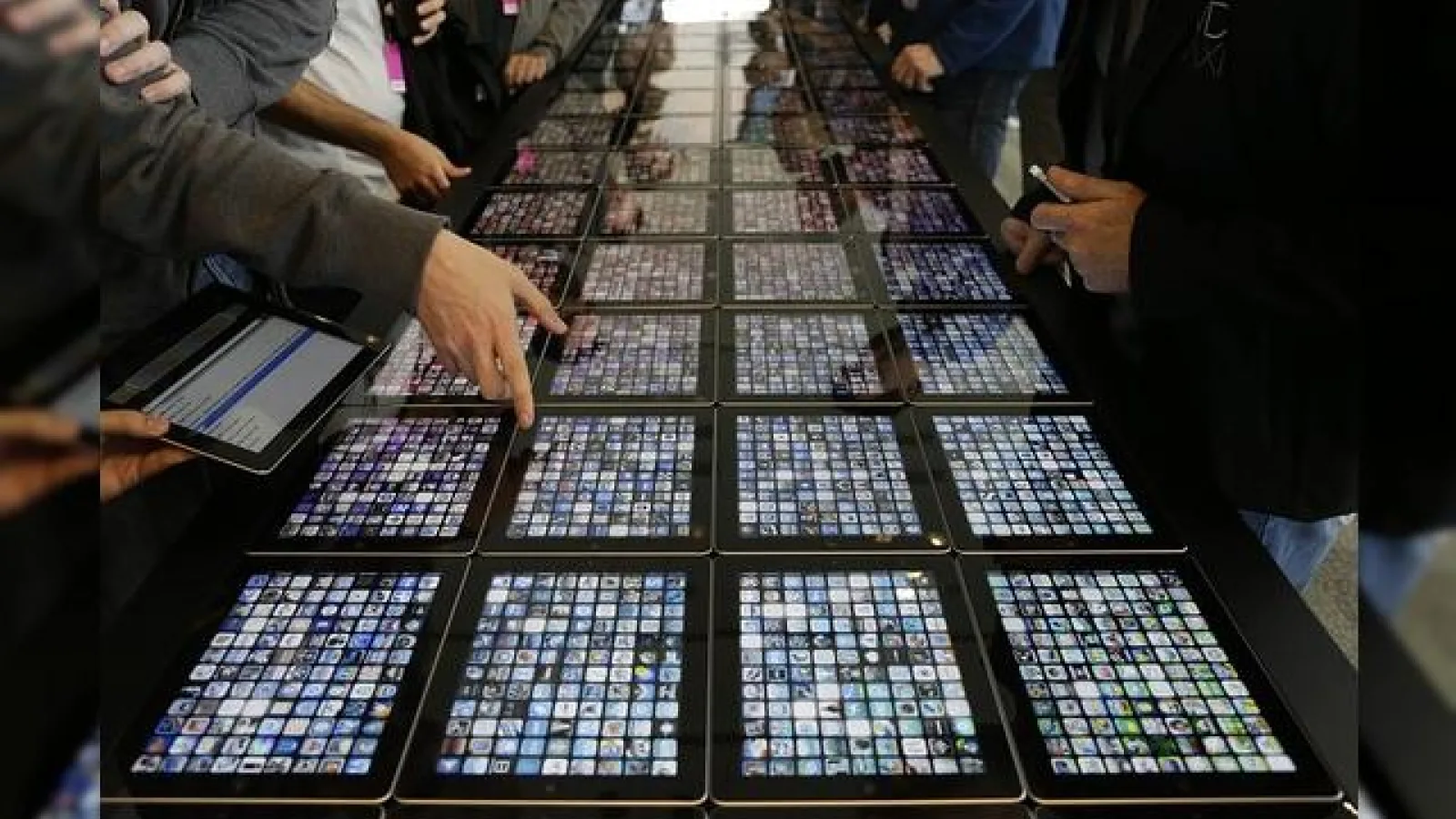 Apple lucrează la un iPhone mai mare și un iPad de 13 inch, conform Wall Street Journal