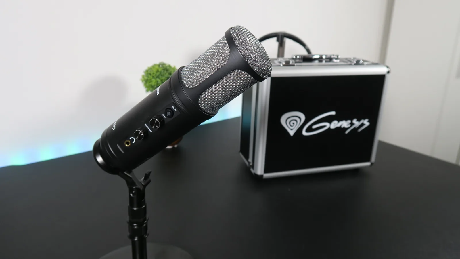 Prezentare Genesis Radium 600 - Un microfon excelent pentru streameri și creatori de conținut în devenire