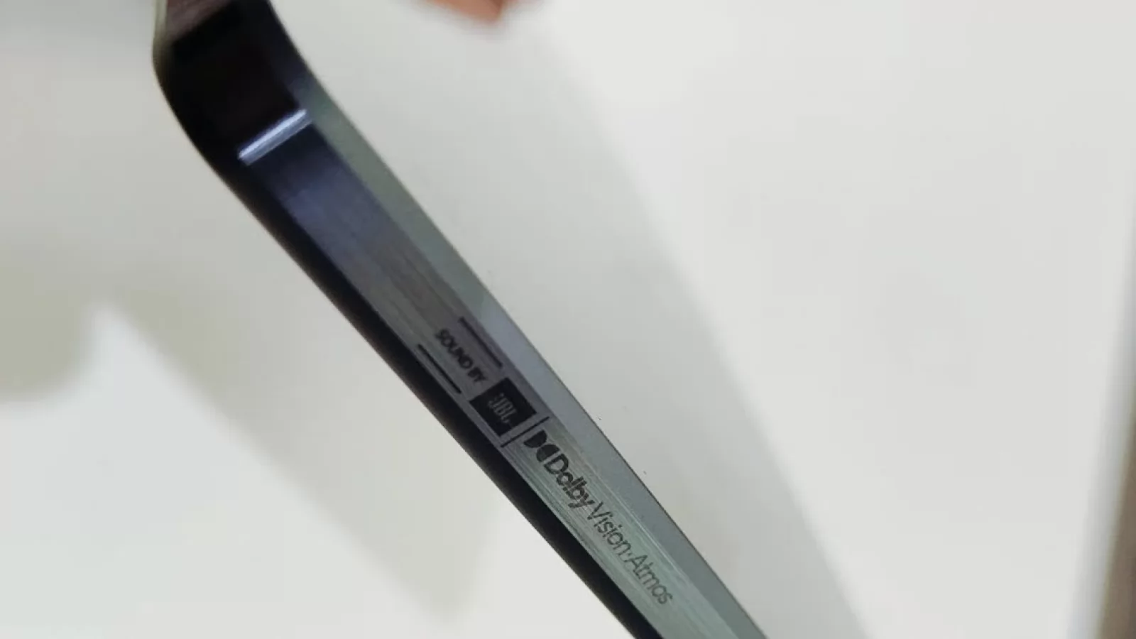 Tableta de gaming Lenovo Legion primeşte teasere ce dezvăluie difuzoare JBL