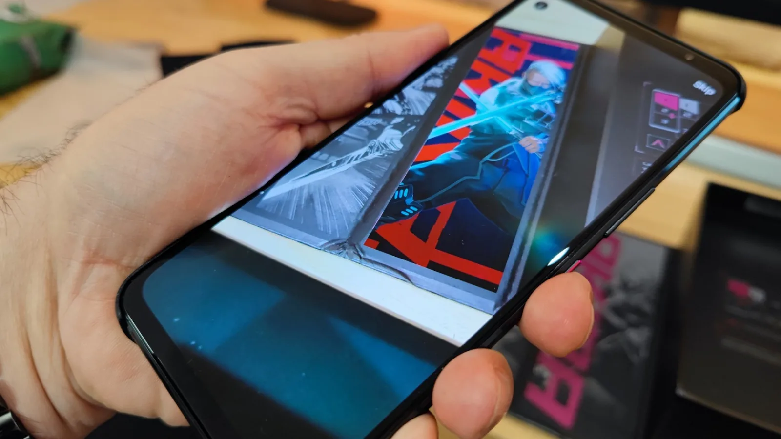 ASUS ROG Phone 5s: Display mare şi luminos, calibrat de profesionişti