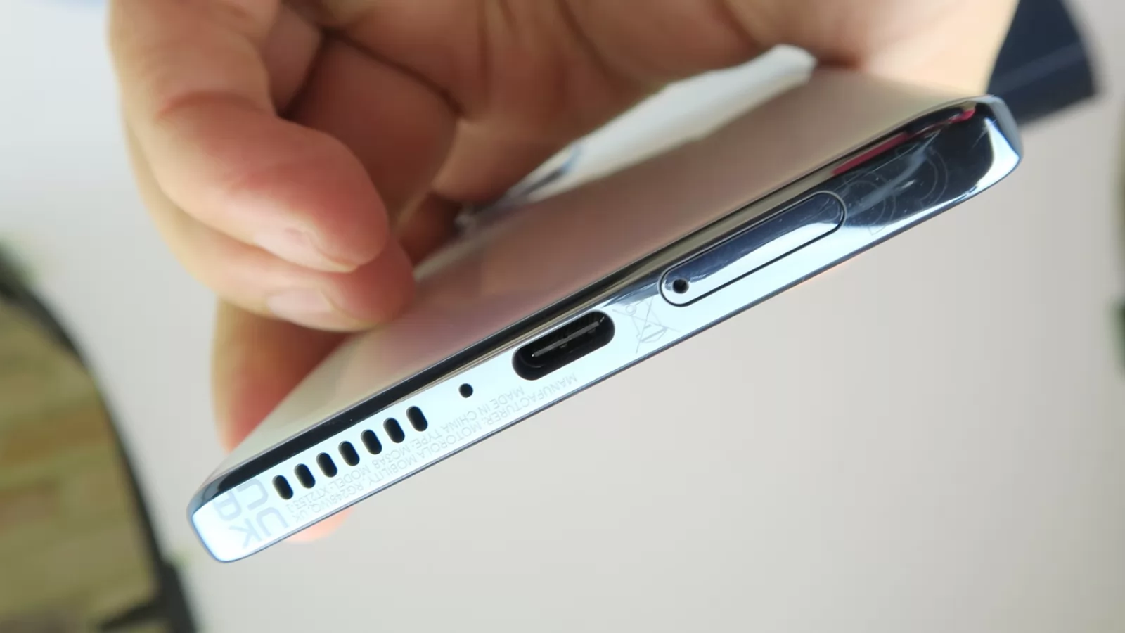 Motorola Edge 20 Pro: Acustică mono, dar una corectă care livrează