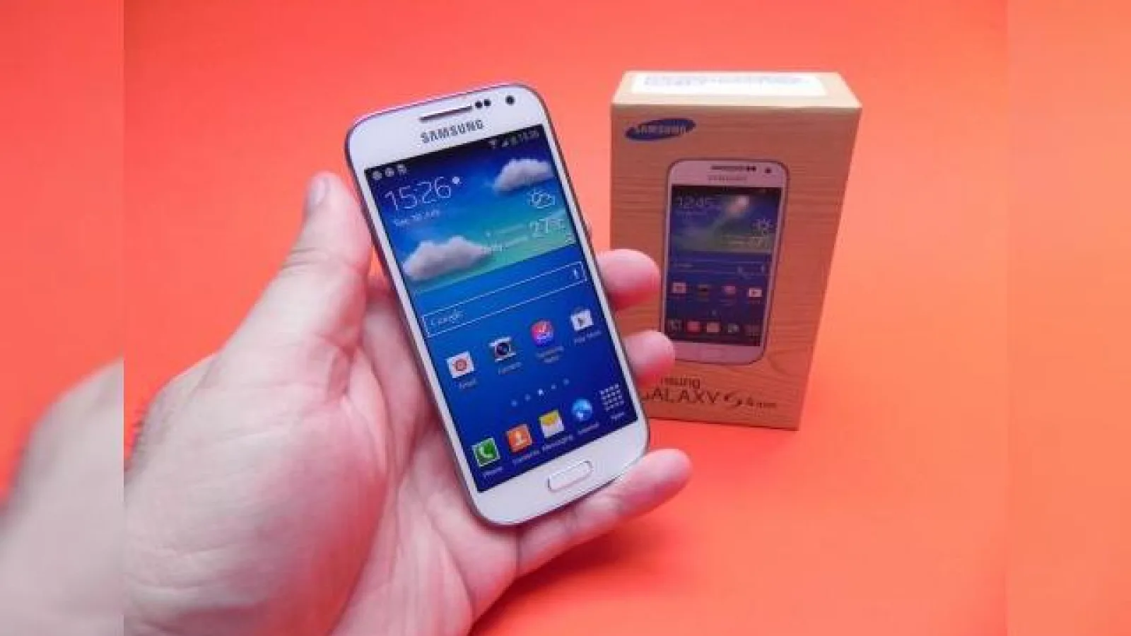 Samsung Galaxy S4 Mini unboxing: micul Galaxy S4 cu accesorii și cutie similară cu varianta mare (Video)