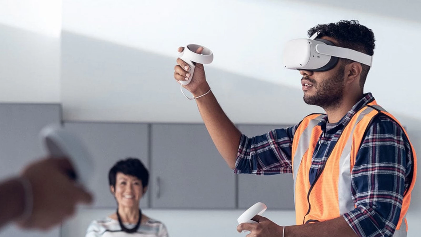 Turul Magazinelor #1035: Oculus Quest 2 sub 2000 lei, monitor gaming Dell cu cadouri, boxe şi huse la discount