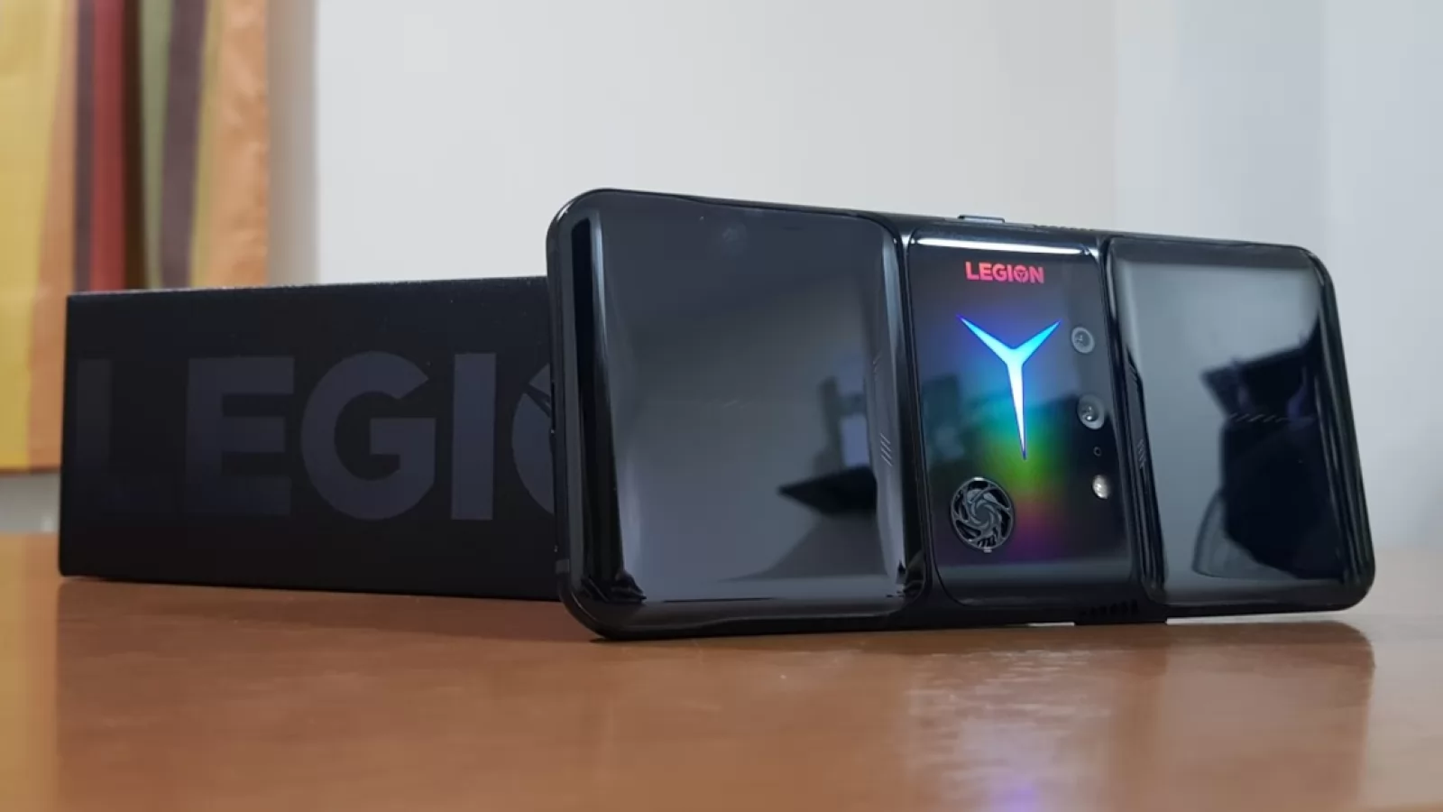 Lenovo Legion Y90 este un telefon de gaming care va sosi pe 1 ianuarie 2022, cu ecran de 144 Hz, răcire revoluţionară