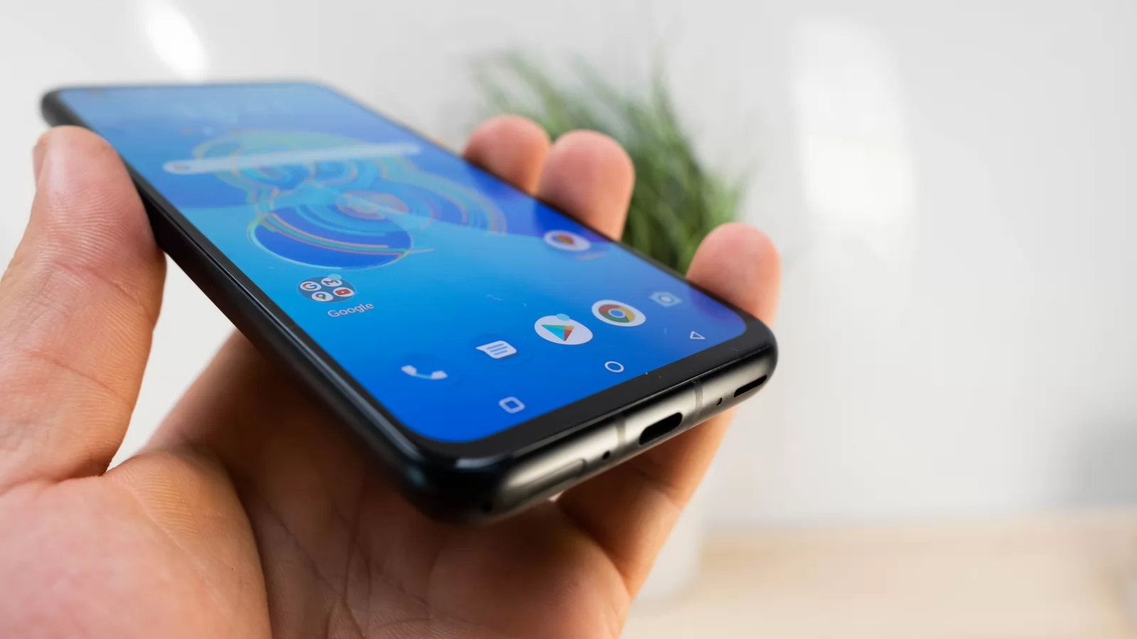 ASUS dă startul actualizării la Android 12 pentru smartphone-urile Zenfone 8 și Zenfone 8 Flip
