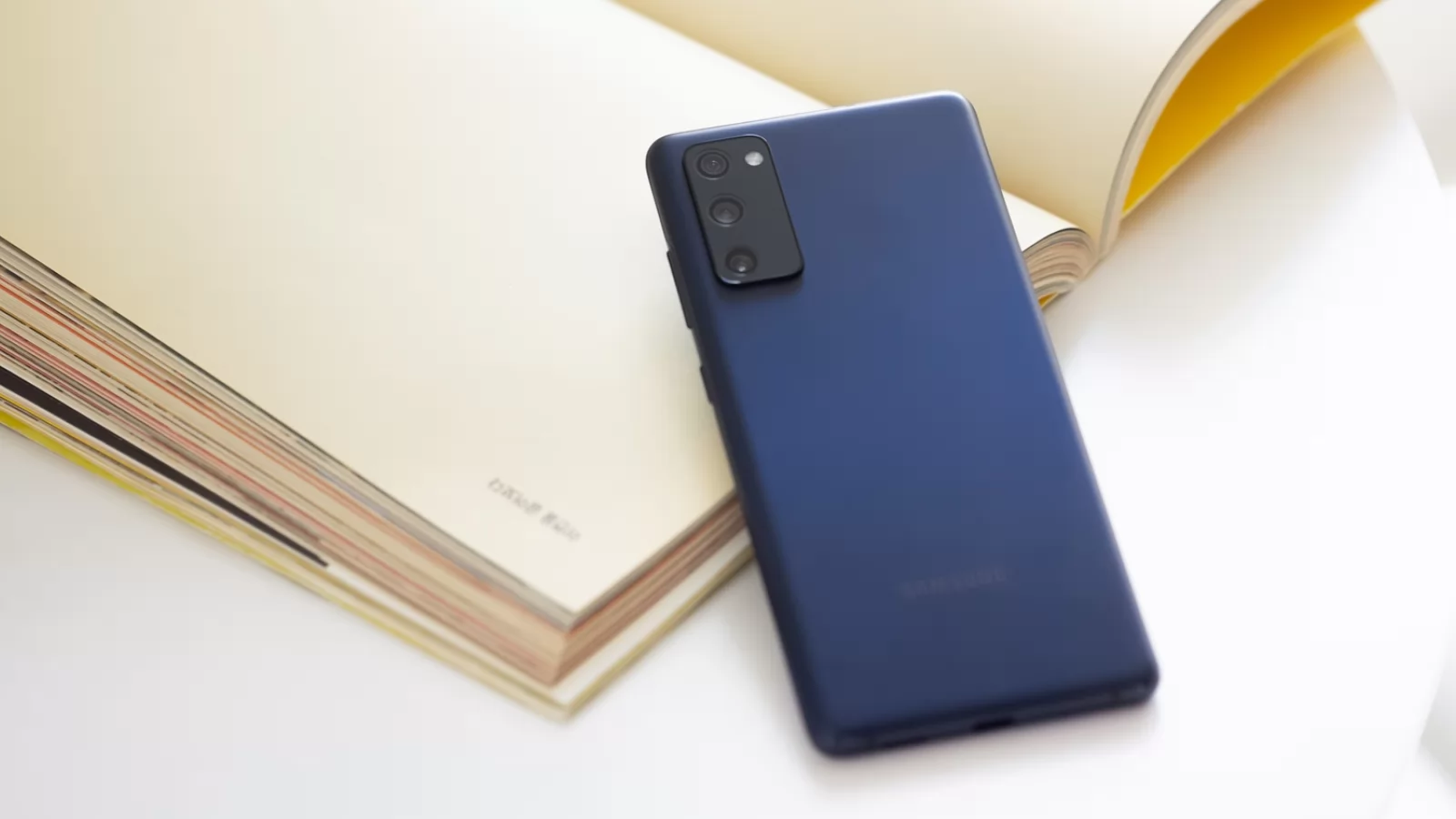 Samsung a vândut 10 milioane de unități Galaxy S20 FE într-un singur an