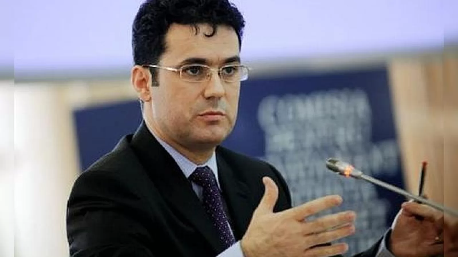 Cu un pas mai aproape de manualele digitale În România; Ministrul Educației confirmă reforma!