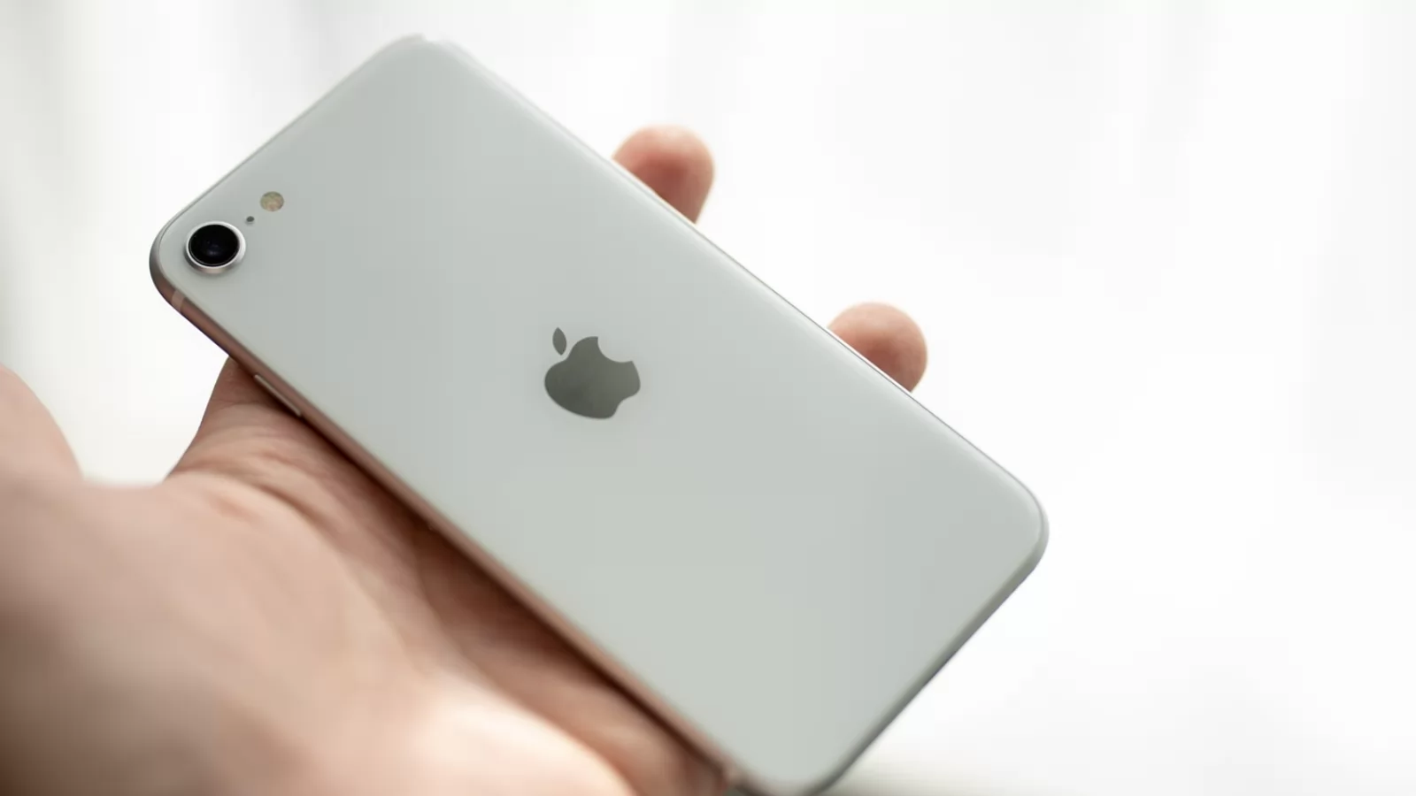 Apple ar lansa un nou iPhone SE în această primăvară; Va primi conectivitate 5G, dar designul rămâne „clasic”