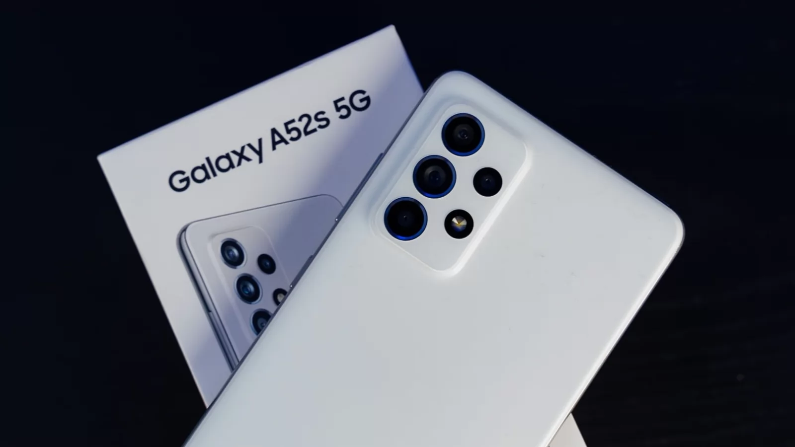 Samsung Galaxy A52s se bucură începând de astăzi de Android 12 + One UI 4.0