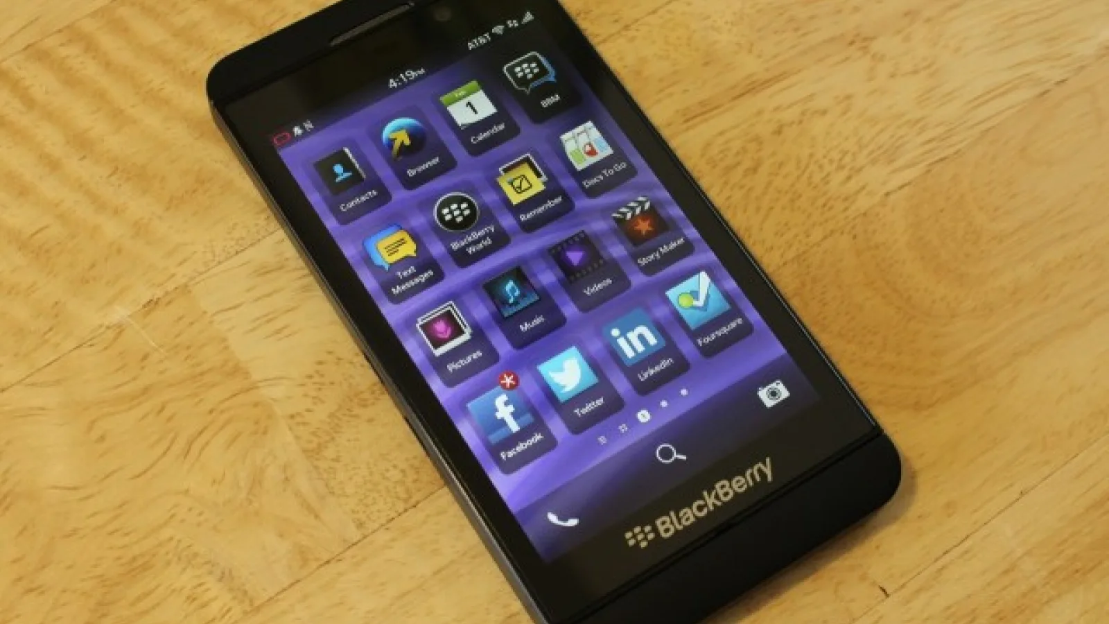 Compania BlackBerry e de vânzare! Cine credeți că va licita?