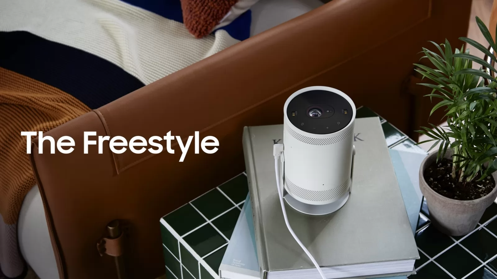 Sunt ultimele zile în care mai poți primi voucher de 500 lei pentru achiziția noului videoproiector portabil Samsung The Freestyle
