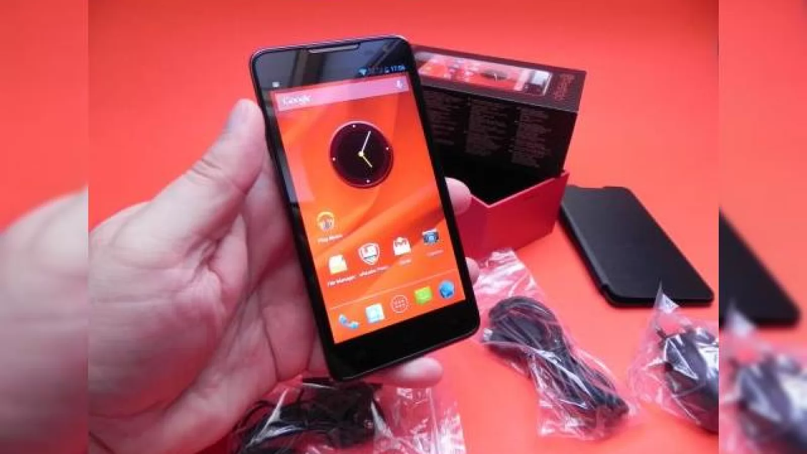 Prestigio Multiphone 5044 Duo unboxing: scoatem din cutie un terminal dual SIM quad core de 5 inch interesant (Video)
