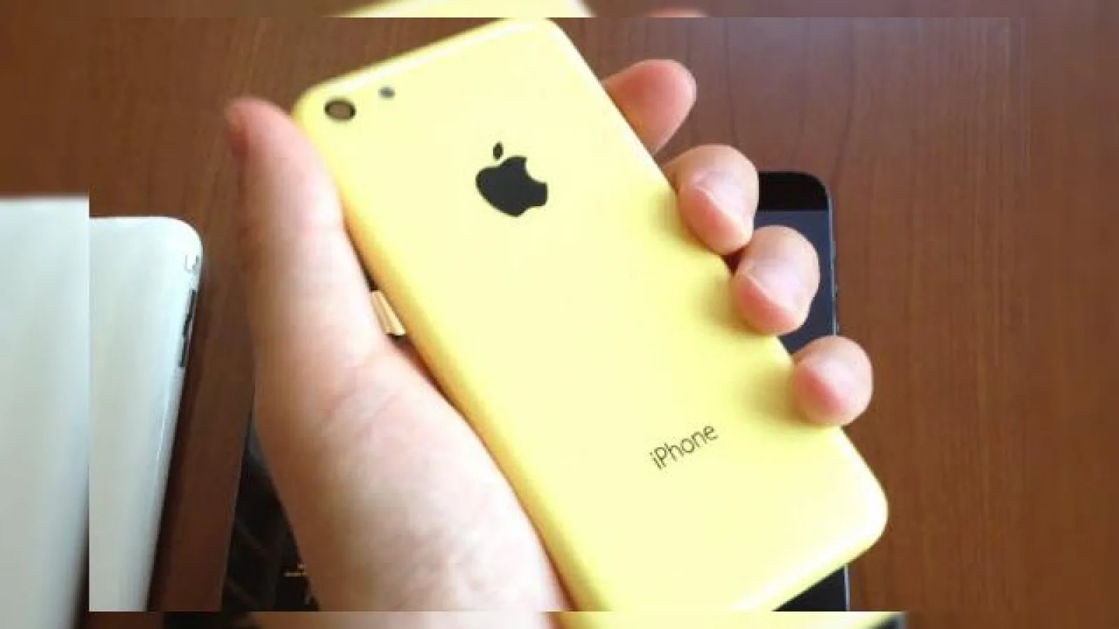 Carcasa lui iPhone 5C filmată În acțiune (Video)
