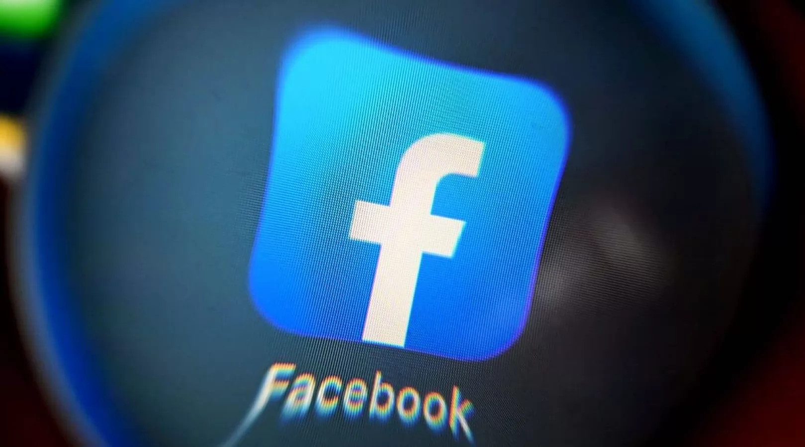 Atacurile de tip "tu eşti în videoclip?" au revenit; Te pot lăsa fără cont de Facebook