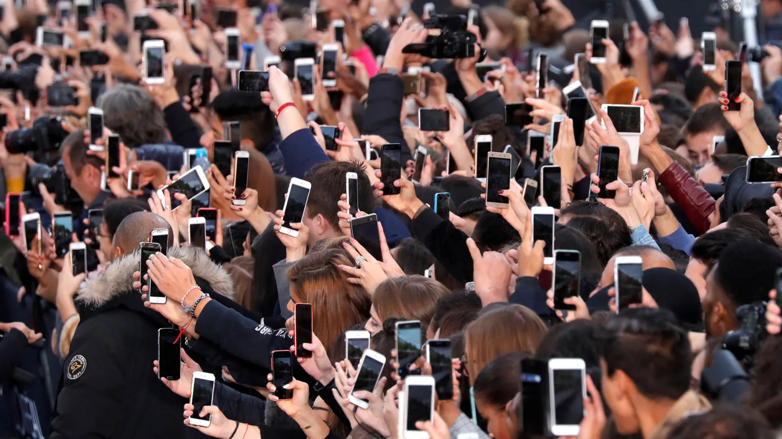 Peste 80% din populaţia Terrei are smartphone, conform lui Elon Musk şi Lex Fridman