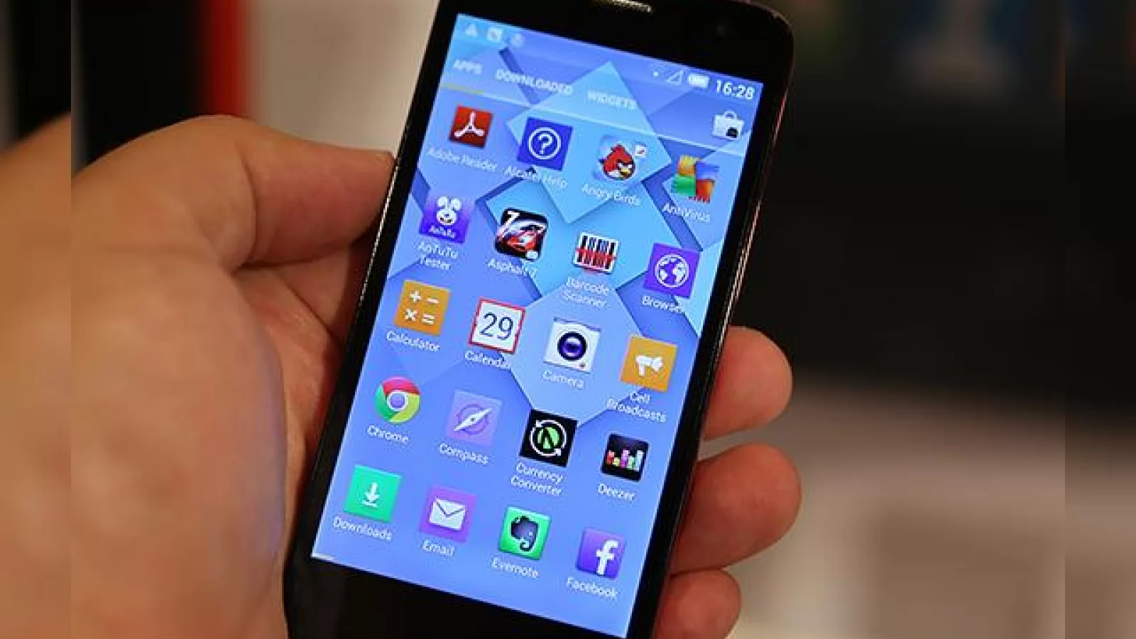 Alcatel One Touch Idol Mini și Scribe Pro fotografiate hands on; Telefon si phablet sub 350 de dolari