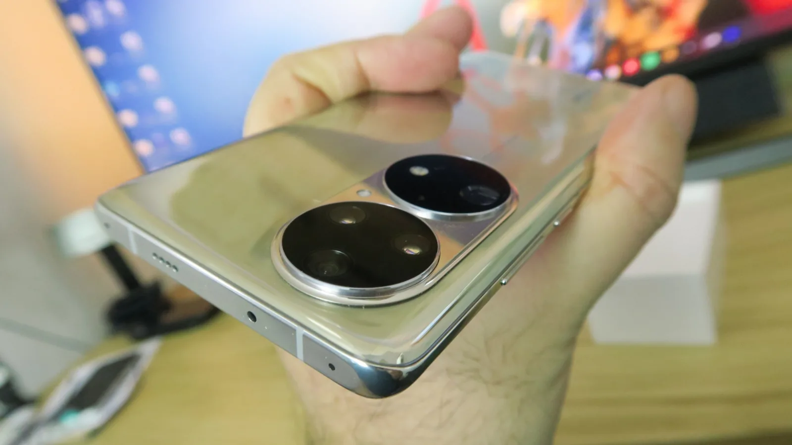 Huawei P50 Pro Unboxing: Flagship din 2021 adus în 2022 de senzor spectral, o cameră cu personalitate şi ecran True Chroma