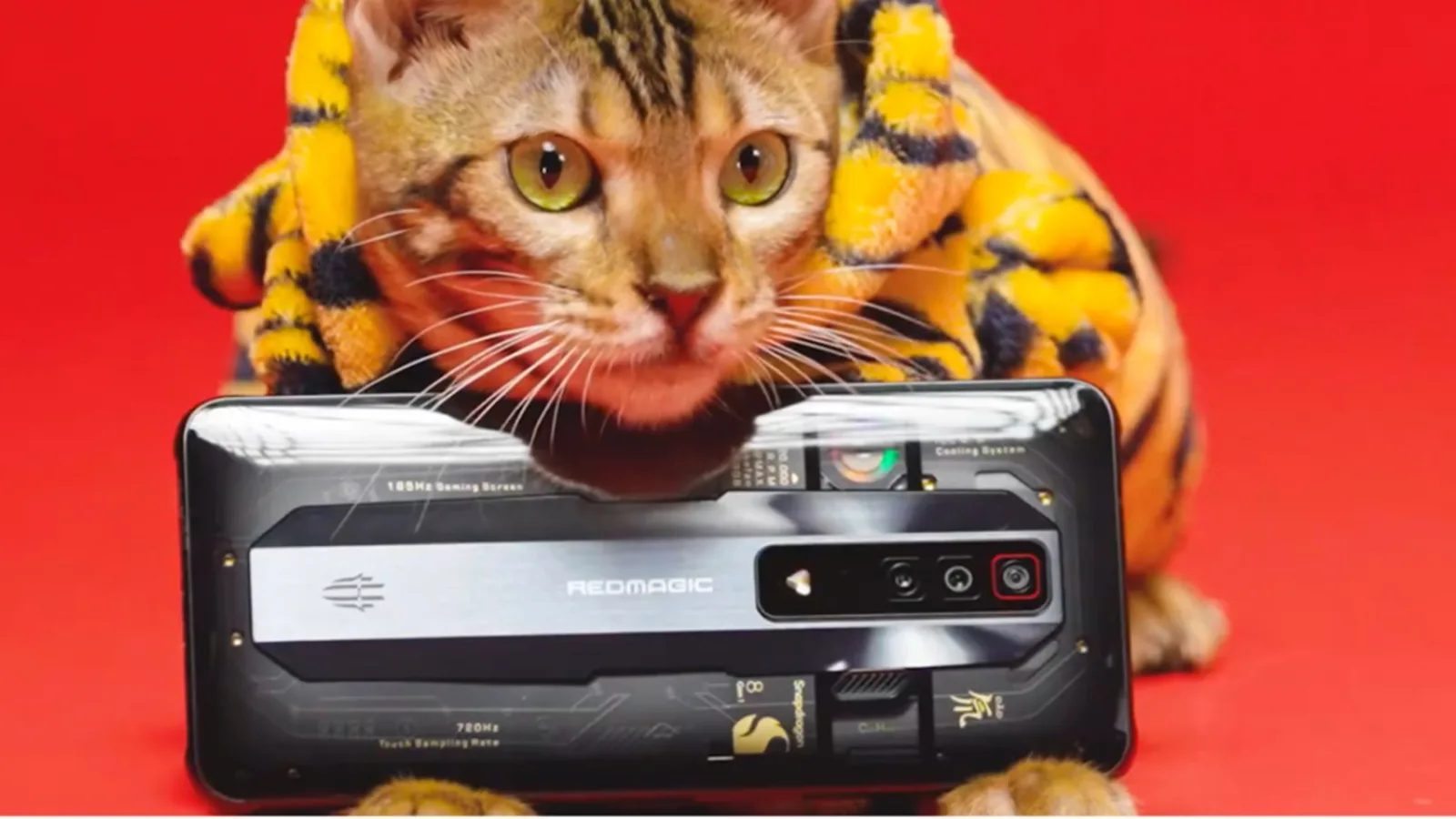 Nubia Red Magic 7 apare în imagini, într-o versiune cu spate transparent și cooler RGB în spate; Sosește și o ediție cu senzor selfie ascuns sub display