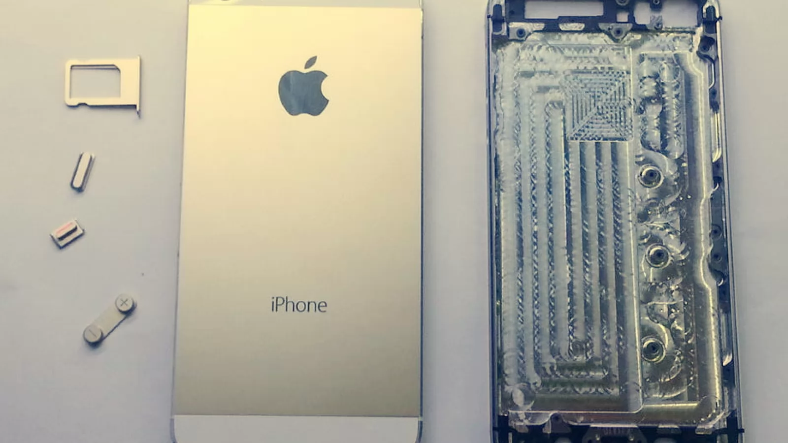 Imagini noi și detaliate cu iPhone 5S și iPhone 5C disecate și analizate