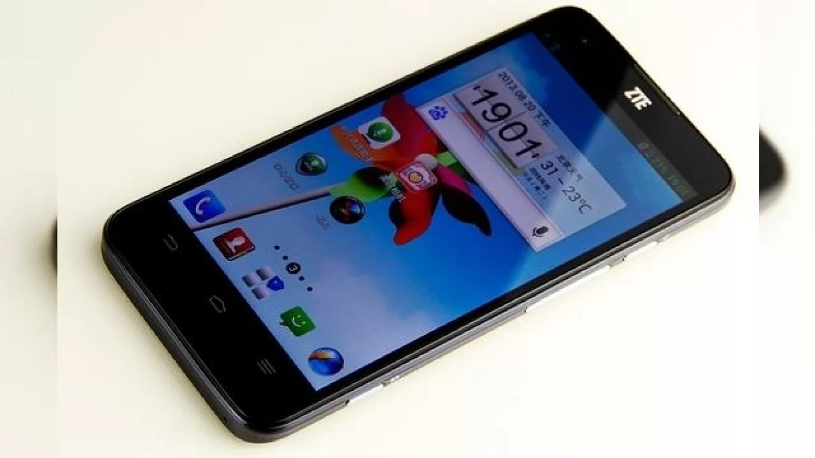 ZTE U988S, un nou smartphone cu procesor Tegra 4 și preț de doar 320 de dolari