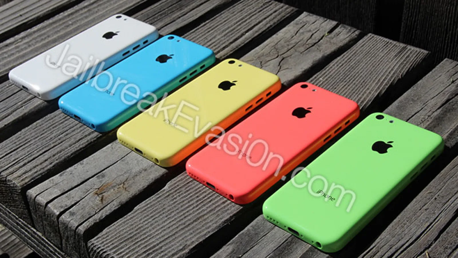 iPhone 5C primește un prim unboxing al carcaselor sale colorate (Video)