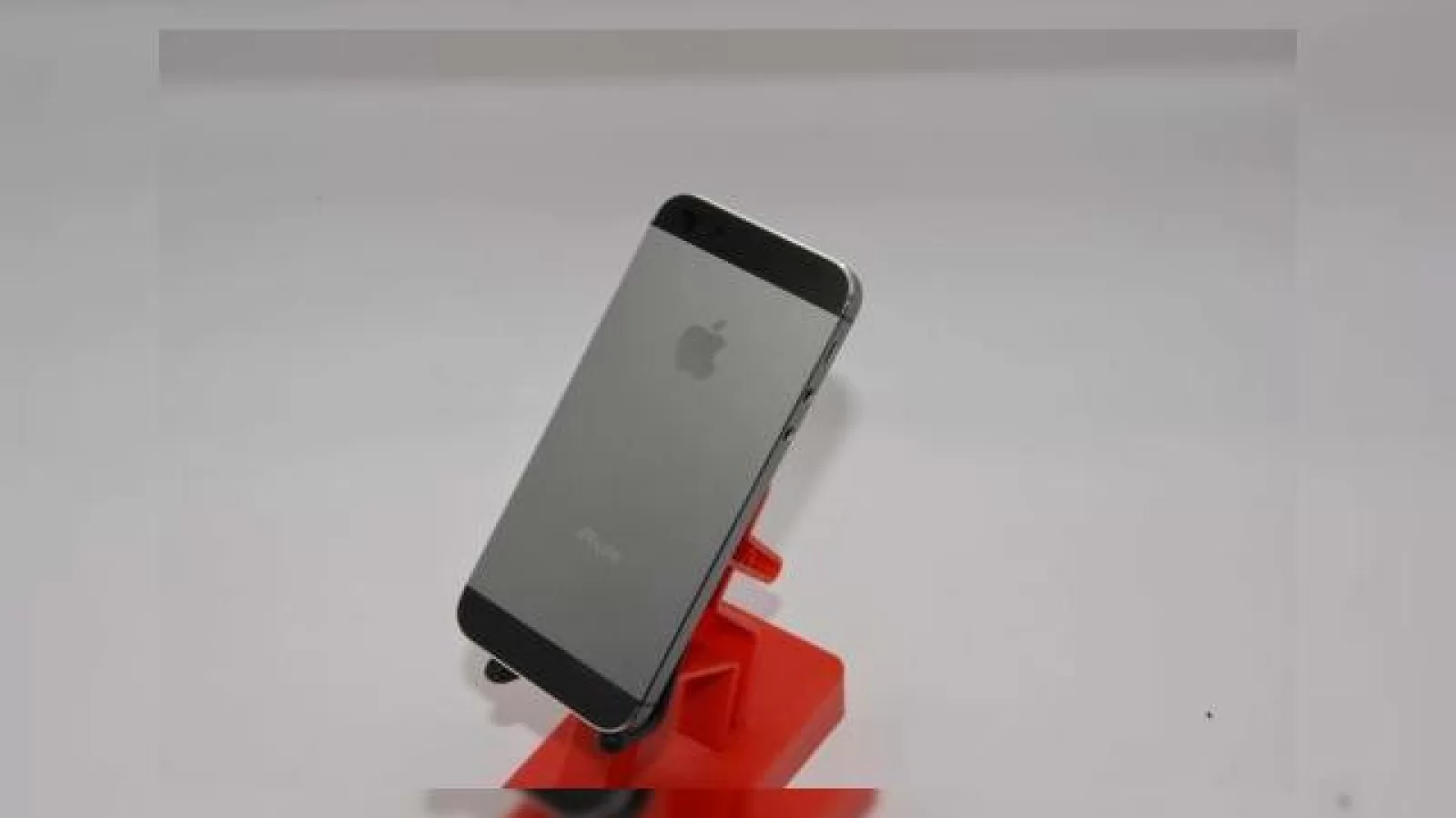 iPhone 5S fotografiat și În varianta gri "grafit"; Iată mai multe imagini!
