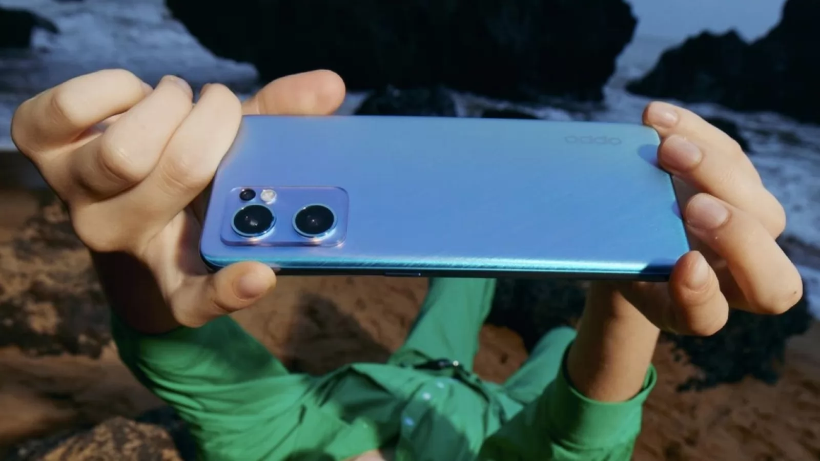 OPPO Reno7 5G debutează oficial în variantă globală! Smartphone subțire și ușor, cu design Reno Glow și procesor MediaTek Dimensity 900