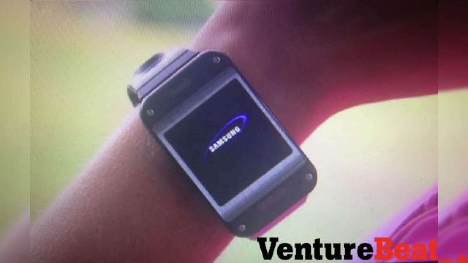 Samsung Galaxy Gear apare În primele fotografii, sub formă de prototip cu carcasă specială