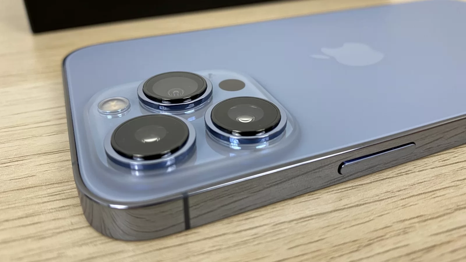 Apple iPhone 13 Pro: Cameră fiabilă, pe care te poţi baza zi de zi, dar inovație cu porţia