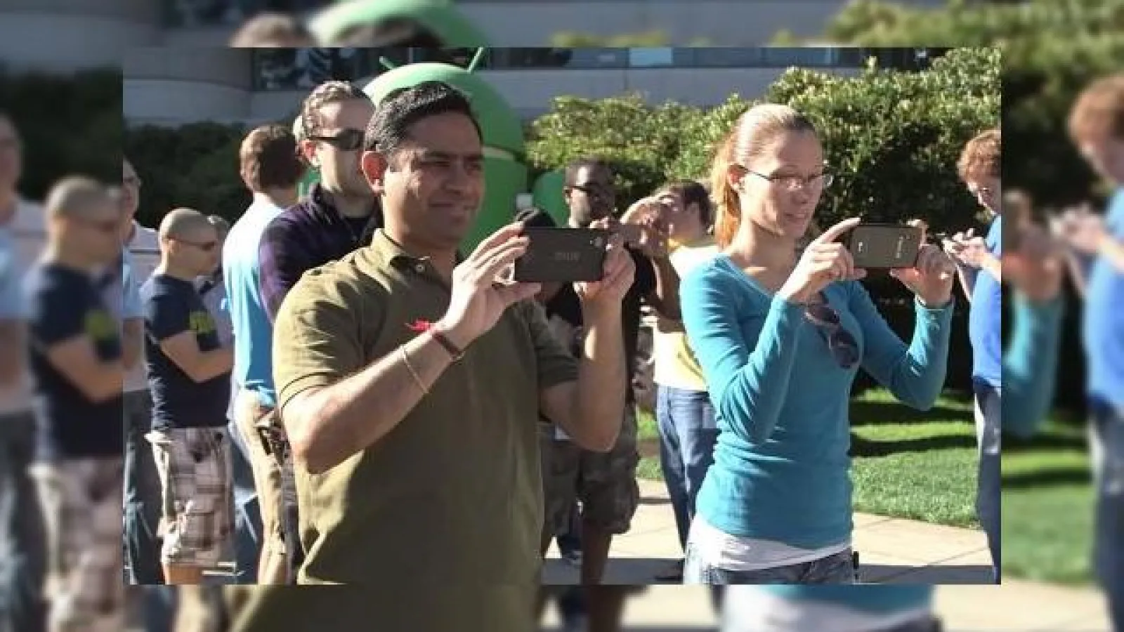 Google scapă un nou telefon Nexus neanunțat (probabil Nexus 5) În clipul promoțional pentru Android KitKat (Video)