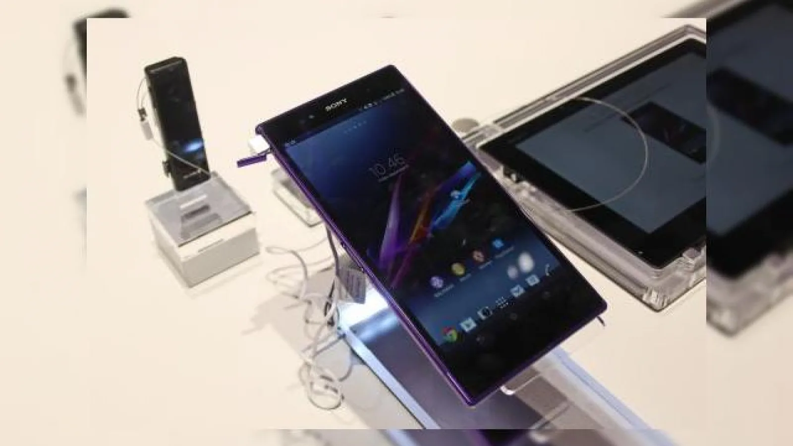 IFA 2013: Sony Xperia Z Ultra hands on - cu mâna pe un smartphone gigant (Video)