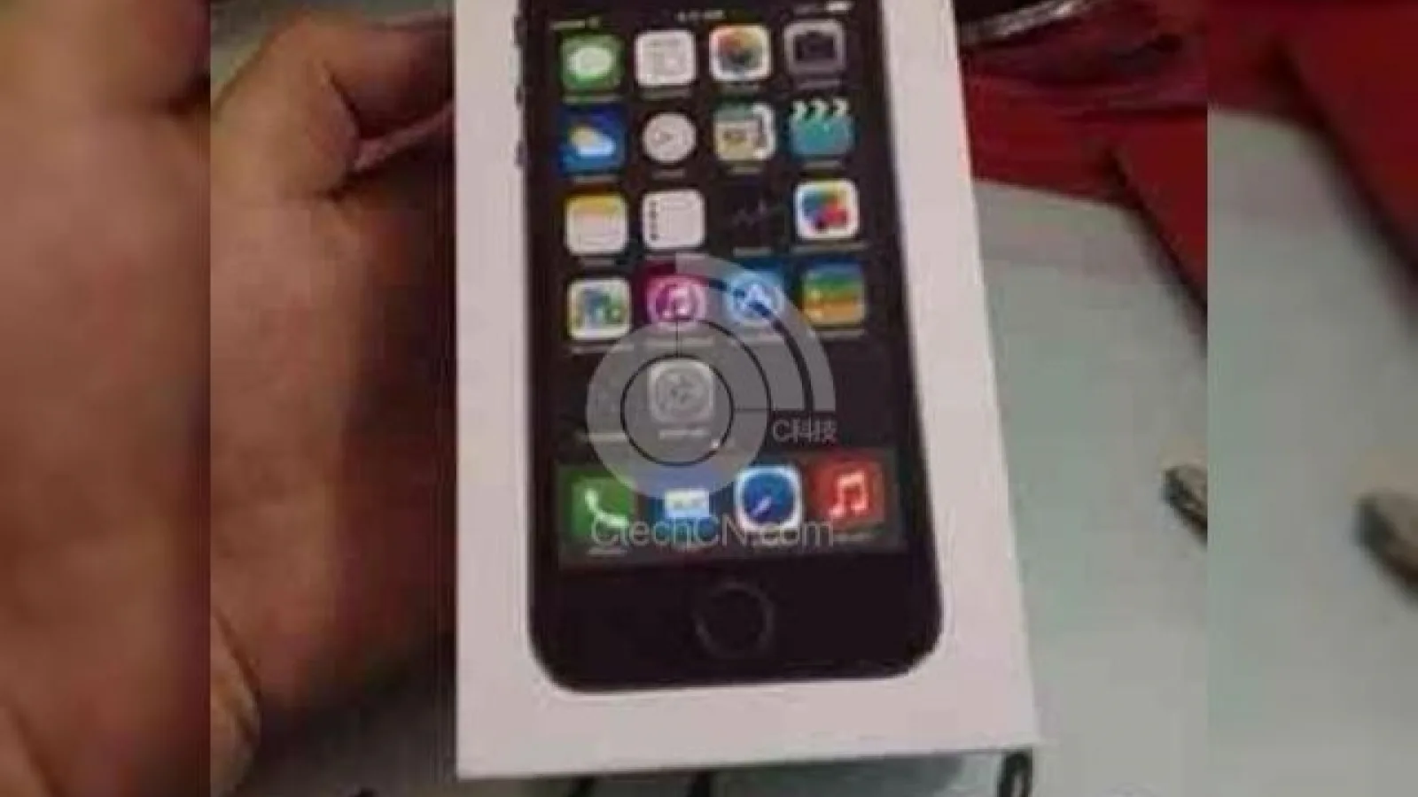 Așa arată ambalajul lui iPhone 5S! Iată o scăpare din China