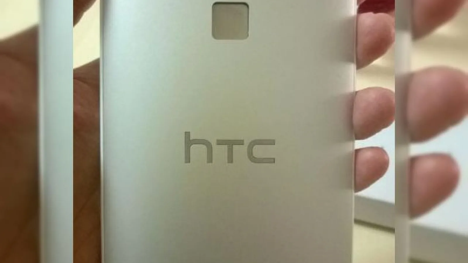 Noi imagini cu HTC One Max reconfirmă scannerul de amprente
