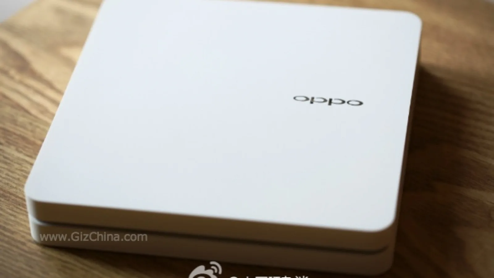 Iată și ambalajul lui Oppo N1; Aduce cu cel al lui HTC One!