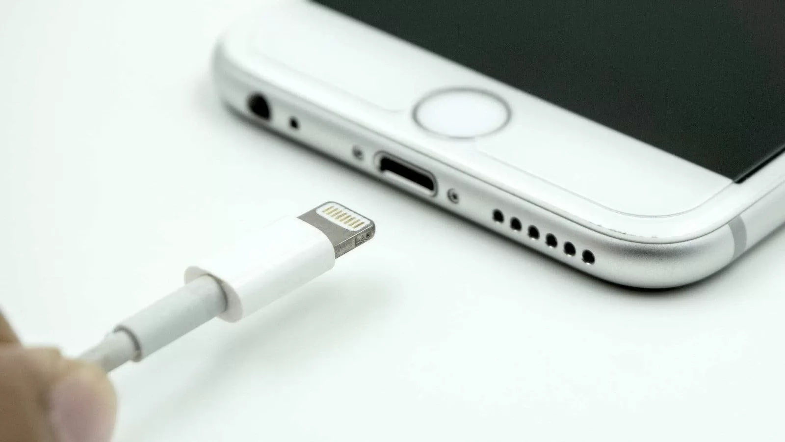 UE face obligatoriu portul USB-C pe telefoane, alte dispozitive până la final de an 2022