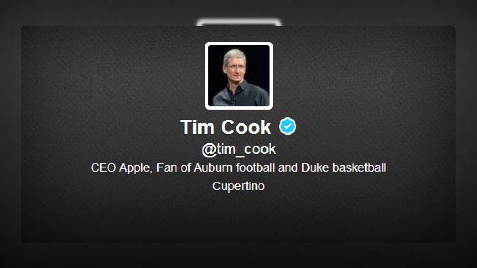 CEO-ul Apple, Tim Cook are În sfârșit un cont de Twitter