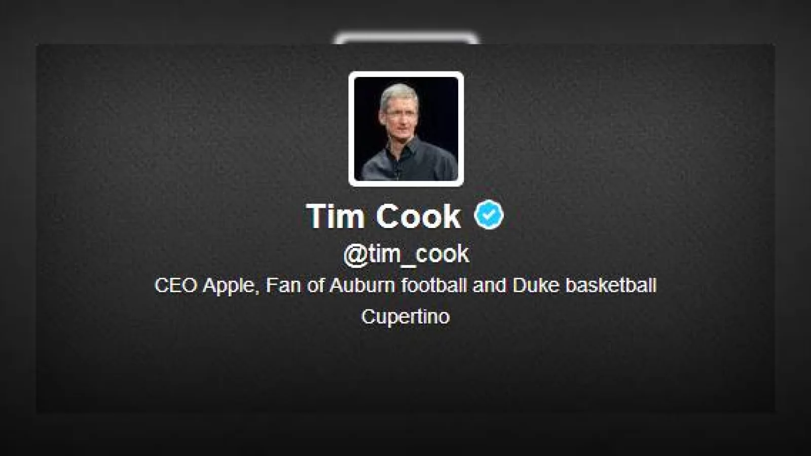 CEO-ul Apple, Tim Cook are În sfârșit un cont de Twitter